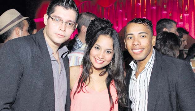2. Daniel Pérez, Milagros Pérez y Julius Presley.