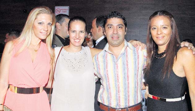 5. Loes Franquinet, Raquel Duque, Julio Cervantes y Erika Franco.