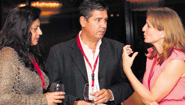3. Korina Bajwa, César Marín y Natalia Callejas.