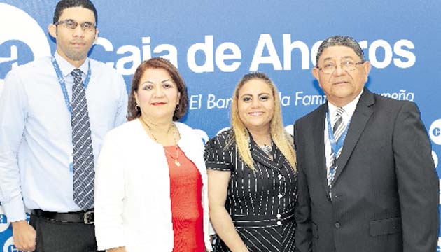 5. Agustín Martínez, Ángela de Ríos, Yaritzel Ibargüen y Miguel Reyes.