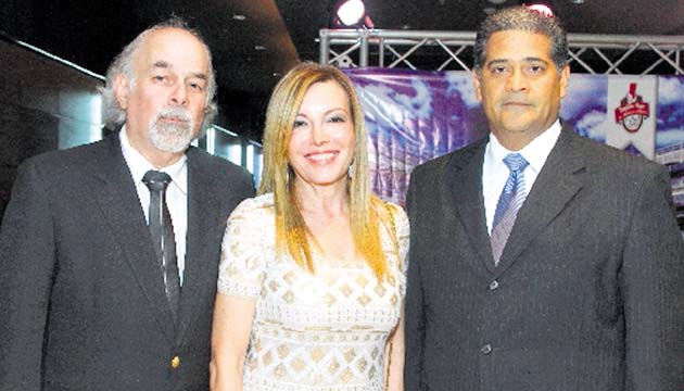 3. Samuel Bassán, Nivia Roxana Castrellón y Antonio Fletcher.