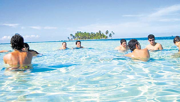 Uso de la playa. Para estar en cada una de las playas, es necesario el pago de $3 por persona, tanto para nacionales como para extranjeros.