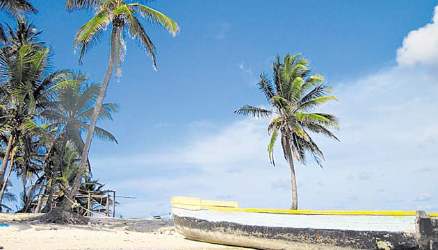 Traslado en lancha. Desde el puerto a las diferentes islas se debe tomar un bote cuyo precio mínimo por persona es de $15. Para estar en el puerto se debe pagar $3.