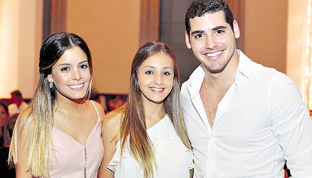 2. Andrea Gómez, Paola Barriga y Alejandra Boyd.