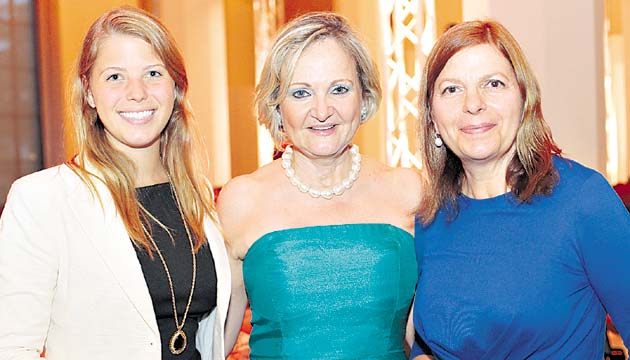 7. Alexandra Eskildsen, Maribel de De La Guardia y Lynn Eskildsen.