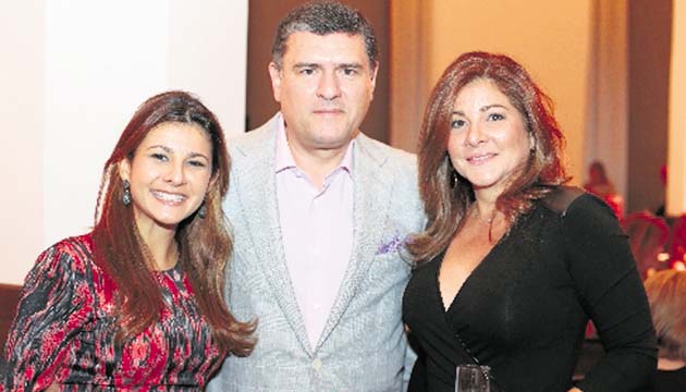8. Michelle Arias, José Sánchez y Yelena Tapia.