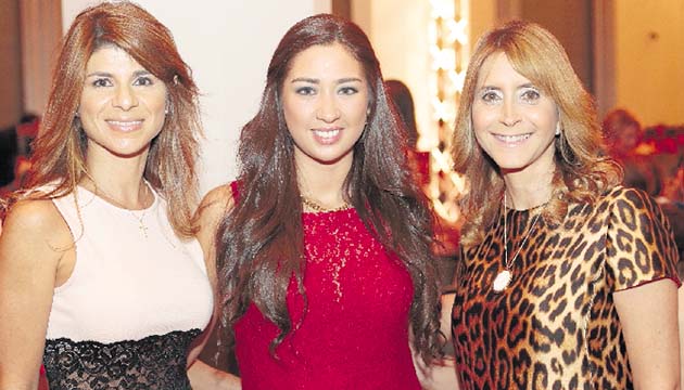 11. Lori Daniels, Adriana Hernández y Lizzette Corro.