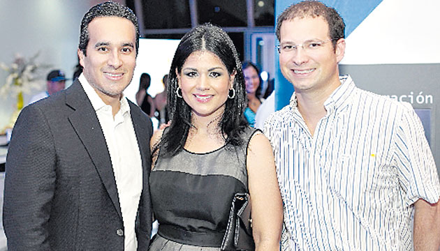 2. Roberto De La Espriella, Ana Cristina Gomez y Luis Enrique Martinelli.
