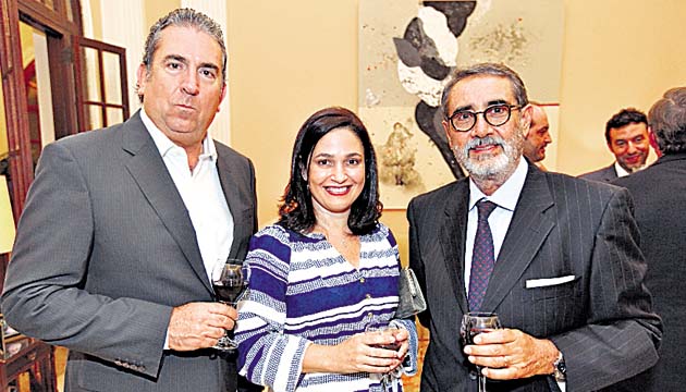 2. José Alfonso Gago, Johana de Gago y José Sobrino.