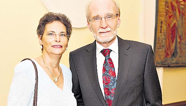 14. Ana Llorente y Javier Mari.