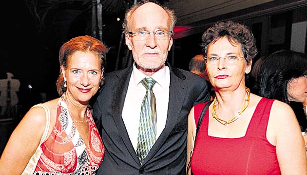 9. Rosalind Baitel, Hermann Sausen y Gabriela Sausen.