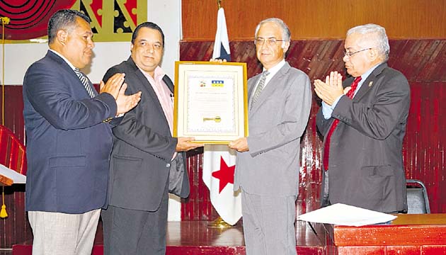 Llave de Chitré para embajador de Israel