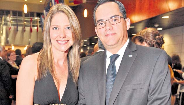 13. Katy de Pérez y Leopoldo Pérez.
