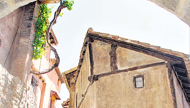 Uno de los callejones de Albarracín