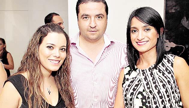 2. Andrea Muralles, Pablo Royer y Nadia Muralles.