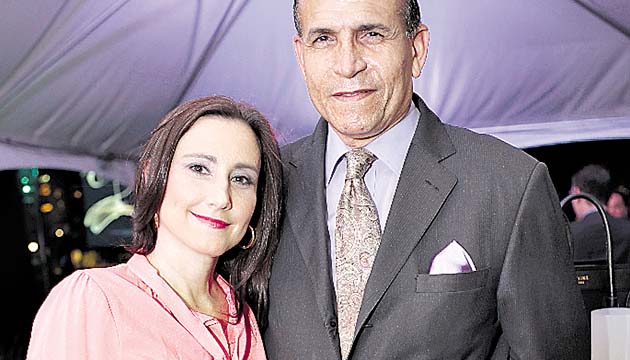 5. Yaneth de Bustamante y Ricardo Bustamante.