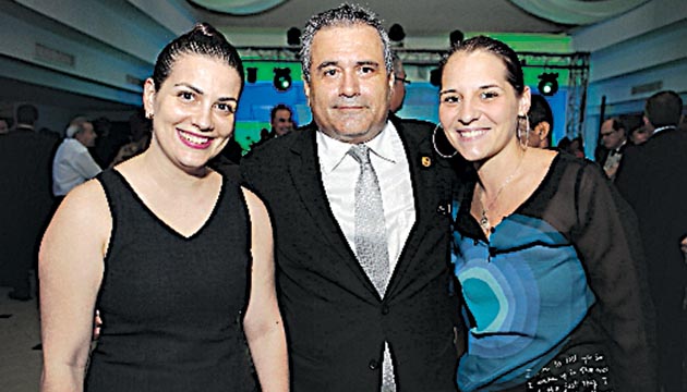 4. Ana Carballeda, Miguel Ángel Carballeda y Sandra Carballeda.