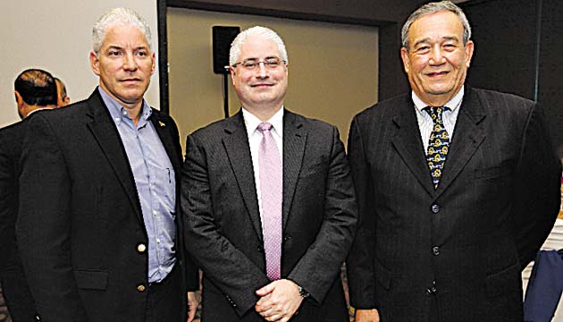 4. Severo Sousa, Miguel Ángel Clare y Jerry Salazar.