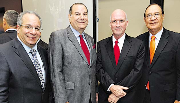11. Daniel Mizrachi, Steve Nahem, Surse Pierpoint y Víctor Lewis.