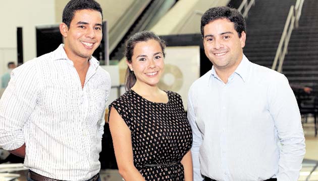 4. Kelmy Vaca, Vanessa Egui y Paolo Cargiulo.