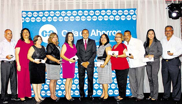 Caja de Ahorros distingue a colaboradores