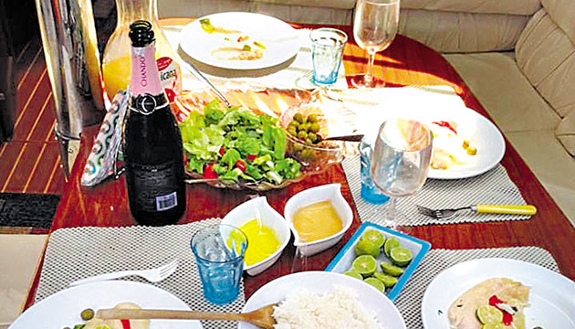 La comida puede ser preparada por la empresa encargada para mayor comodidad.