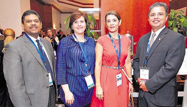 2. Óscar Bazán, Romy Aued, Lili Morales y Thomas Kenna.