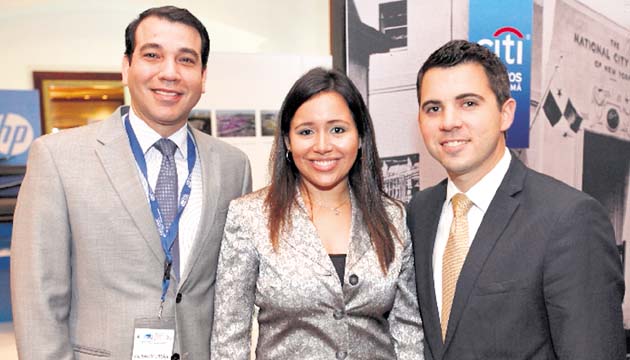 11. Valentin Ureña, Sharon Aguilera y Juan-Felipe Vincensin.