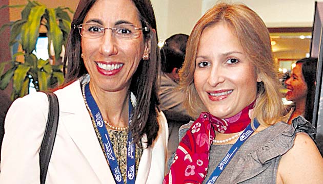 12. María Eugenia Fonseca y Sandra Miró.