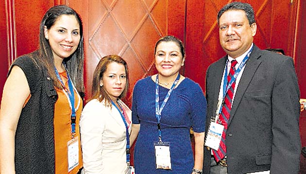 10. María Florencia Suárez, Marileila Morales, Patricia Puentes y José Miguel Navarrete.