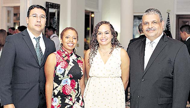 4. Carlos Rodríguez, Sonia Prescott, Gabrielle Kelenyi y Octavio Cogley.