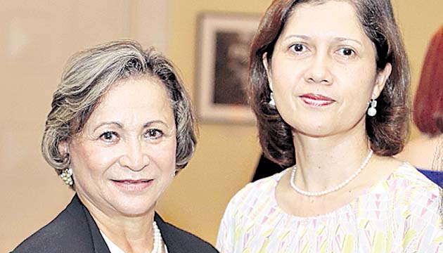 7. Gloria Ho y Edith Espino.