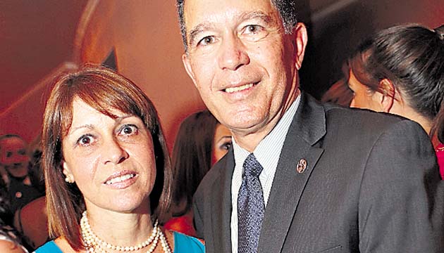 8. Liliana de Alemán y Raúl Alemán.