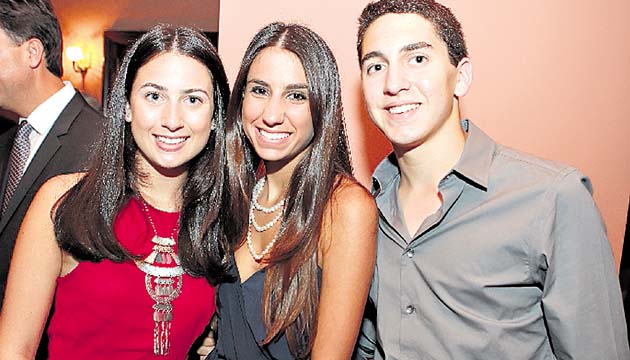 9. Ana Teresa Gago, María Cristina Mamais y José Lázaro Gago.