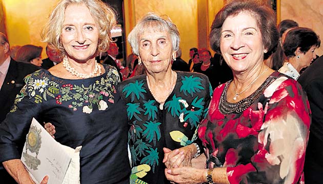 11. Helene Breebaart, Rosario Gago y Ester Orillac.