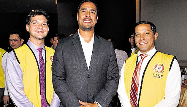 2. Konstantino Karnakis, Daniel Arias y Adriel Fernández.