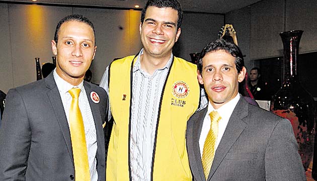 5. Víctor Aizpurúa, Álvaro Méndez y Gabriel Arias.