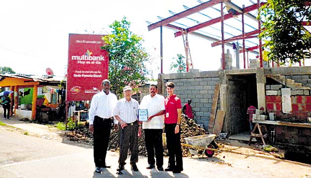 Inspeccionan avances de construcción