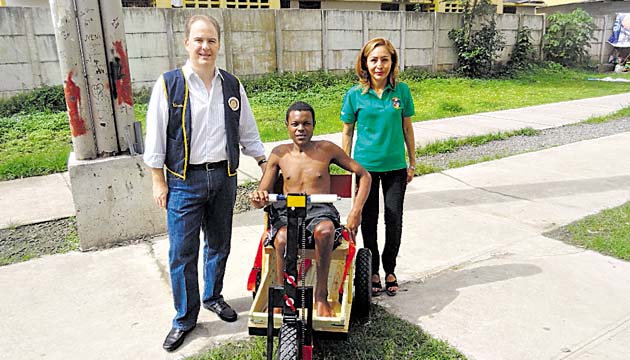 Donación de silla de ruedas