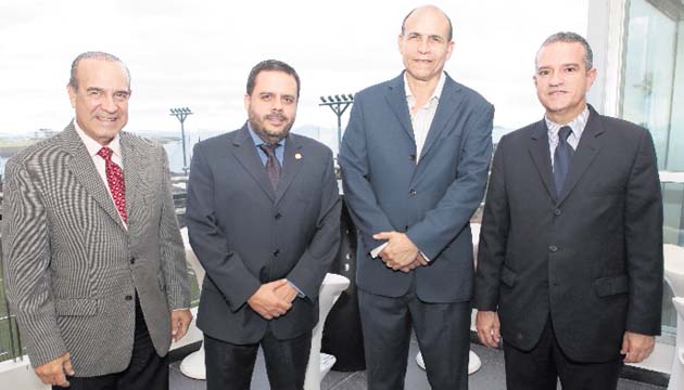 5. Enrique Lewis, Alejandro Pérez, Ricardo Bustamante y José García.