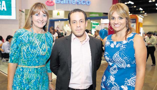 2. Leticia Villarreal, Carlos Escotet y Marlene Díaz.
