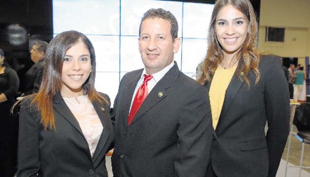 4. Daniela Graterol, Ariel Quintero y Karem Baliache.