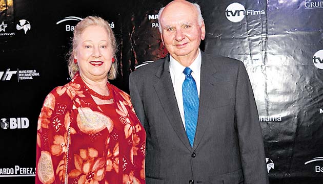 9. Graciela de Chapman y Guillermo Chapman.