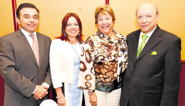 5. Jaime Campuzano, Jennifer Champsaur, Annette Cárdenas y Ernesto Vega.