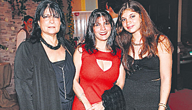 2. Gioconda de Bazán, Yakima Bazán y Ana Raquel Guardia.