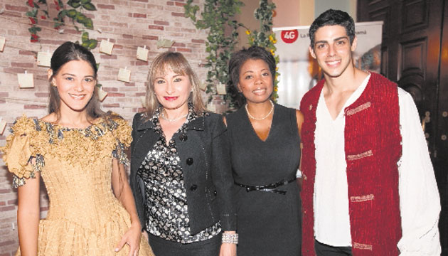 4. Fanny Arbelaez, Dianeth Salazar, Neyra Maxwer y Javier Lugo.