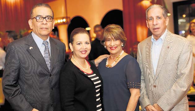 5. Enrique Tellez, Diana Lozano, Vilma Reina y Ernesto Reina.