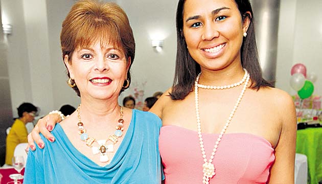 6. Lynnette Benedetti y María Gabriela Sagel.