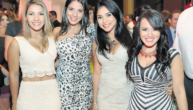2. Nicole Arosemena, Betty Arosemena, Carla Caton y Stephany Torres.