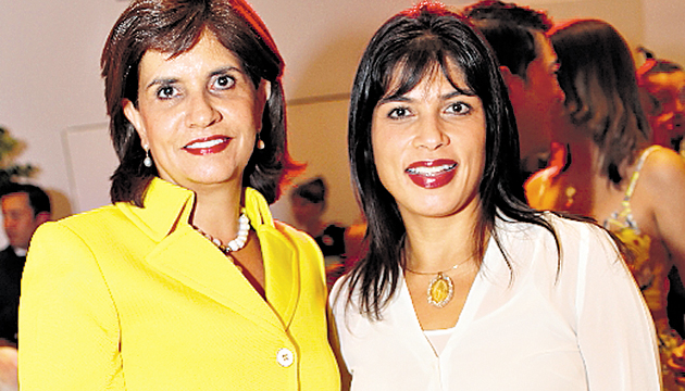 10. María Mercedes Jácome y Vanessa de Jácome.